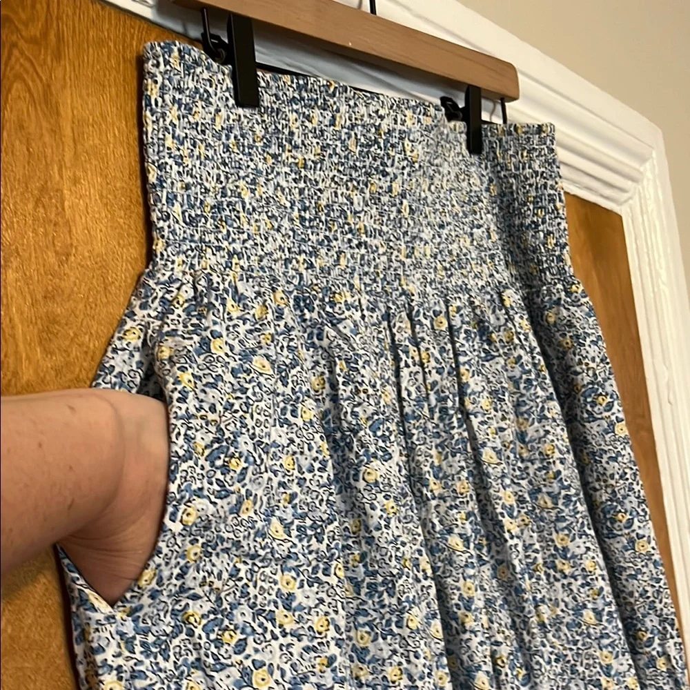 Universal Thread L A-line Midi skirt with pockets! - Picture 2 of 7